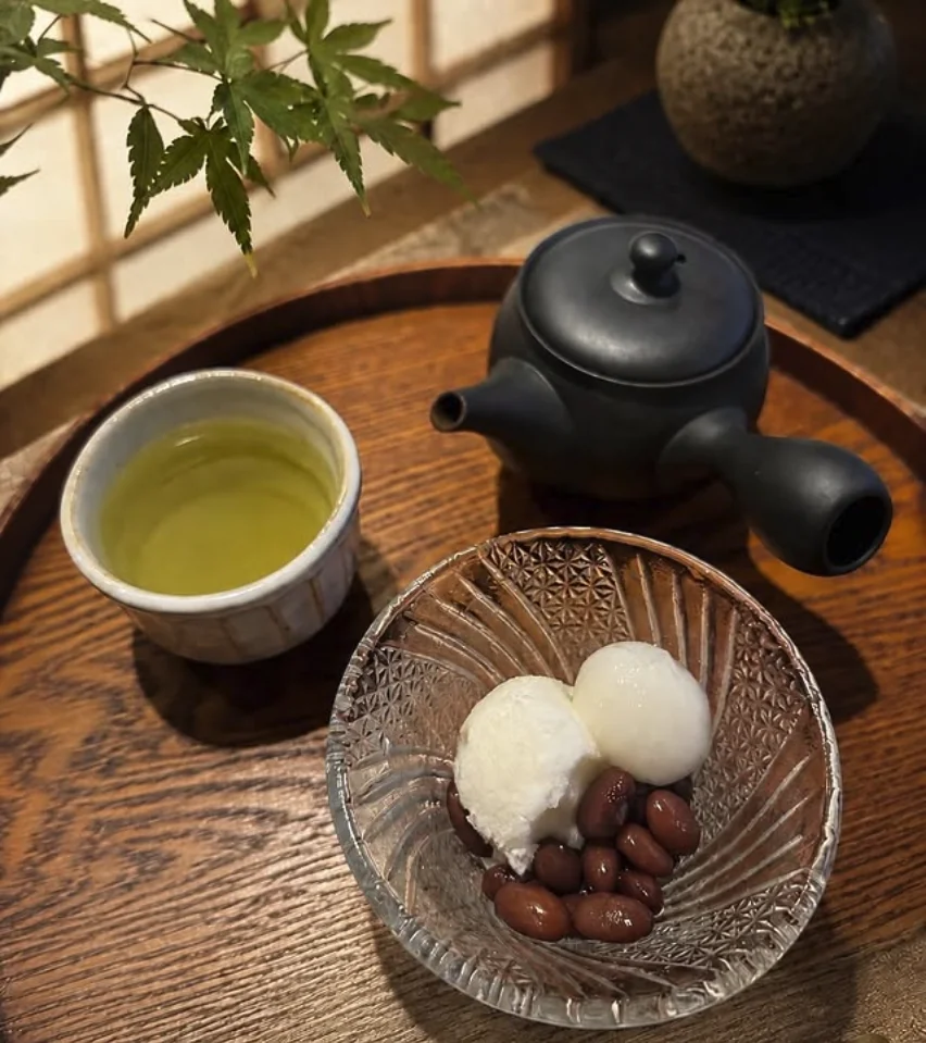 食後に提供する日本茶と和風デザート
